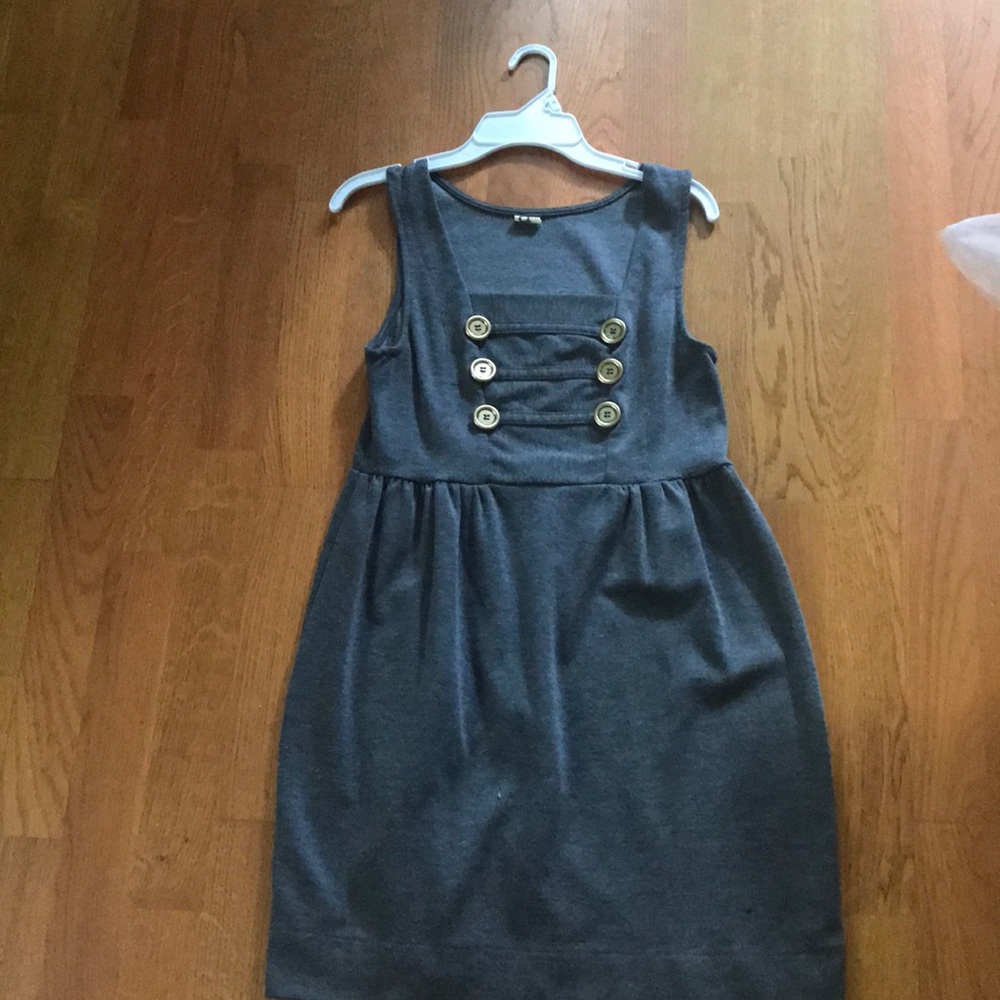 This is a super cute flowly dress 👗